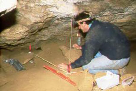 photo de fouilles à la grotte Margaux
