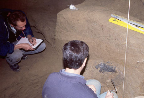 fouille à la grotte de Goyet